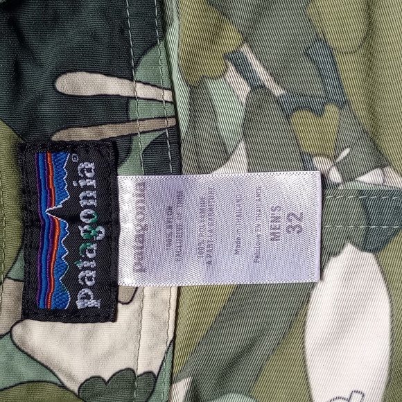 Vintage Patagonia Shorts Size 32 Green AOP Pattern Canoe Paddler Wavefarer Board - Picture 6 of 8